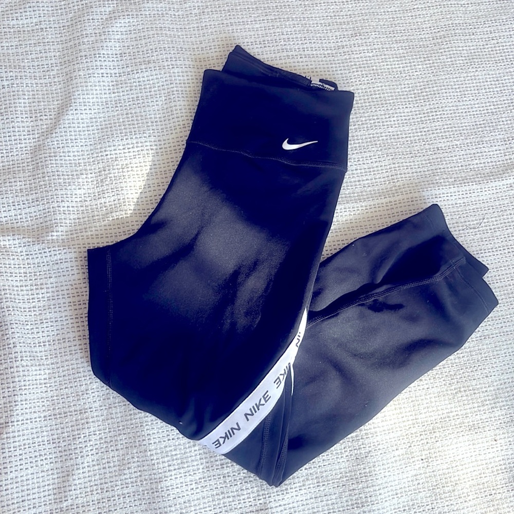 Nike women capri black leggings